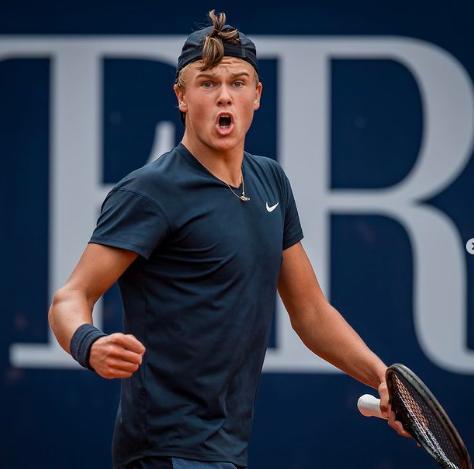 许多球迷甚 许多球迷甚